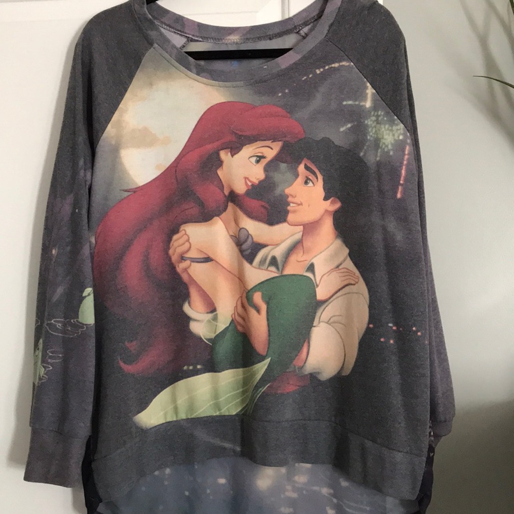 Sweatshirt